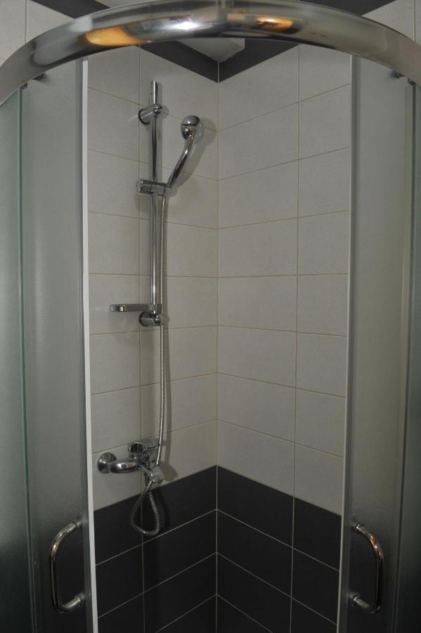 Angellina Apartmani Sremska Mitrovica Buitenkant foto