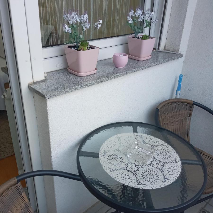 Angellina Apartmani Sremska Mitrovica Buitenkant foto